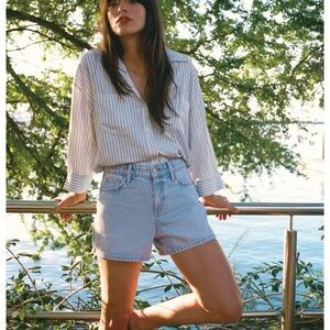 Zara Mom Denim Shorts Light Wash Mid Rise Rigid Jean Shorts Size 4 / 26 NWT